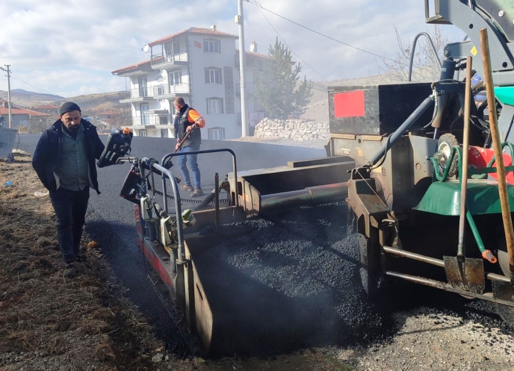 Belkaracaören’de Sıcak Asfalt Çalışmaları Başladı